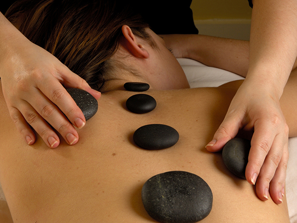 Massage aux Pierres Chaudes